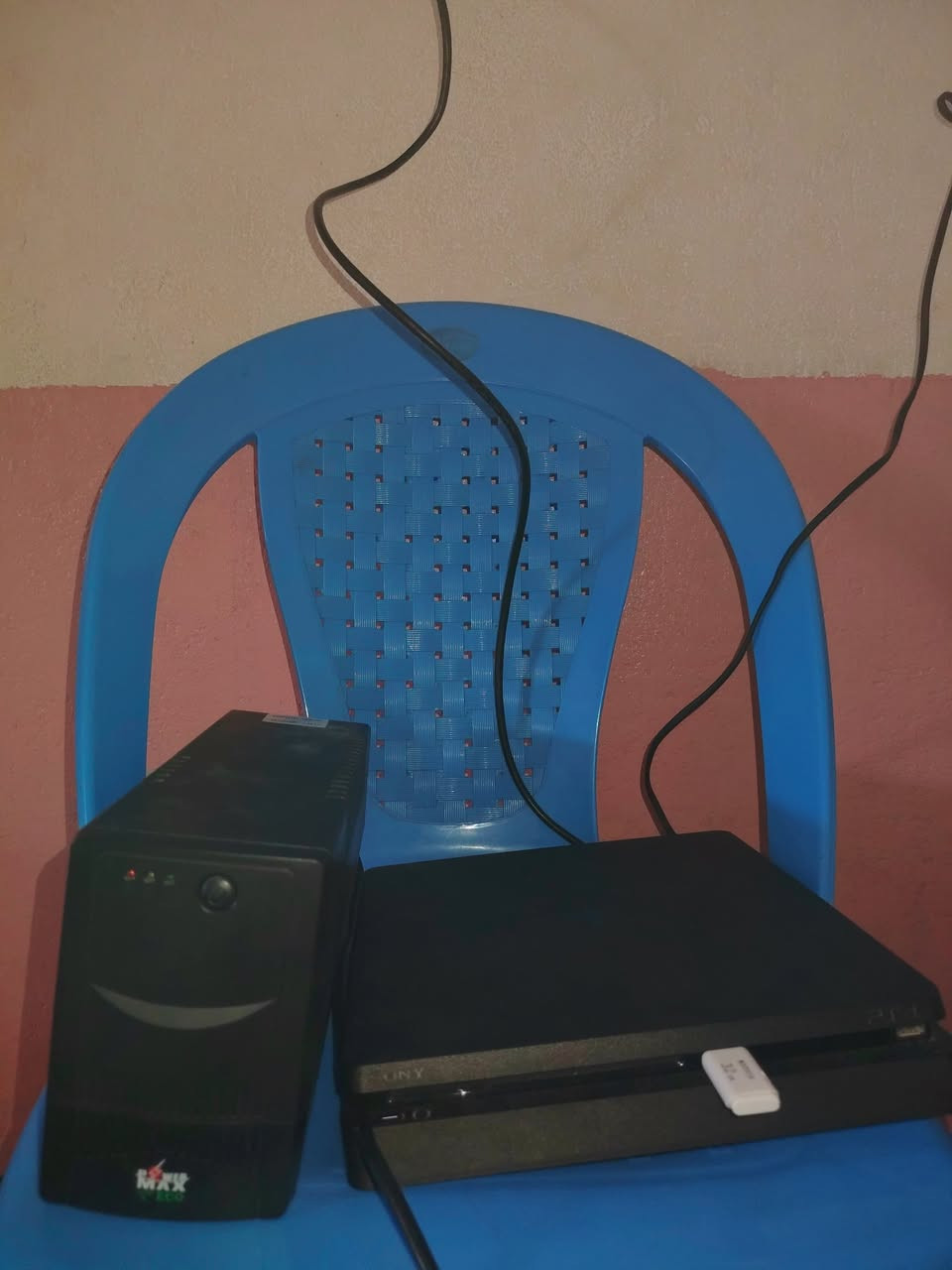 السلام عليكم 
بلي 4 سلم مهكر 
ذاكره واحد تيرة 
مع يو بي اس
مع جوستك عدد 2 
ما مفتوح نهائياً
السعر 450 وبي مجال 
للاستفسار خاص او اتصال 
***********
