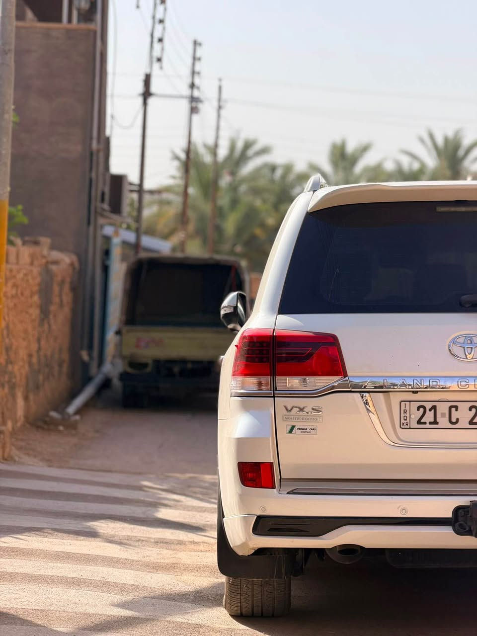 لاندكروزر VXS • V8 5.7 • بدون صبغ