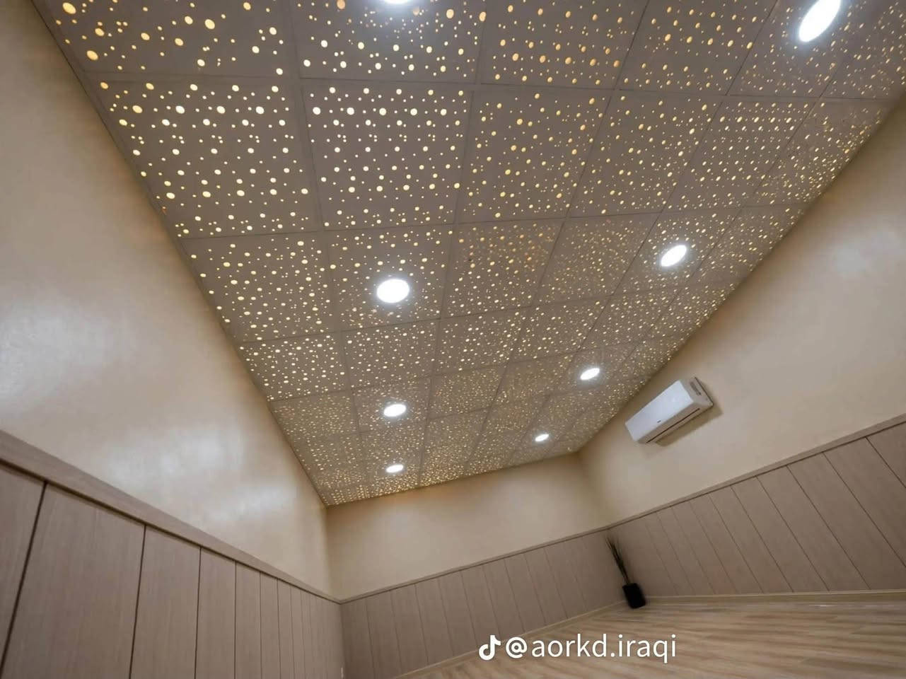 السلام عليكم جميع الديكورات

معجون. صبغ. ستن. سقف ثانوي. تغليف
أسعار مناسبه @إشارة
***********
