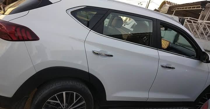 السلام عليكم
توسان للبيع موديل 2020 فول مواصفات فقط بانوراما مابيها ماشيه 140km كابون بانزين بيها ضررها (بيها جاملغ امامي يمين مبدل شركه (6اوراق) 
السعر 190ورقـه 
للاستفسار اكثر  الاتصال 
*********** اقراء المنشور وتصل
