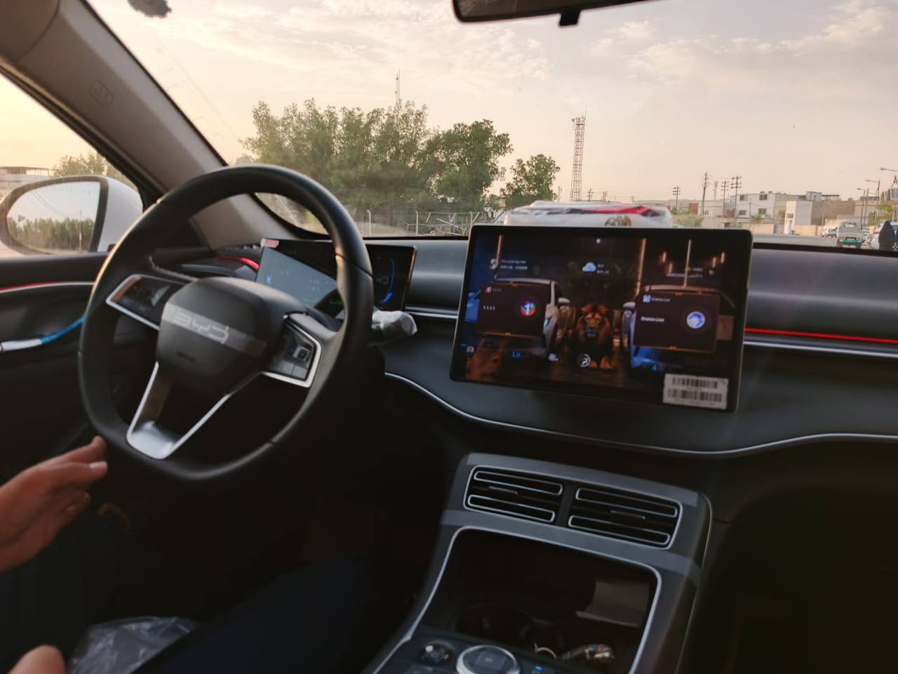 BYD دسترويل فول 2025
سيراه جديده ومكفوله كفاله عامه من كلشي

مواصفات 

هايبرد بانزين وشحن سياره ماشيه 20الف على المحرك و 20 على البطاريه 

شاشه قلابه كبيره

كير ماوس 

كشنات رياضي

كامرات 360درجه

رقم مميز  بغداد مكان السياره نجف تحويل ثاني يوم السياره بأسمي

اناره داخليه على جميع الابواب والدشيول

وغيره من المواصفات

السعر مناسب للاتصال على الرقم***********
