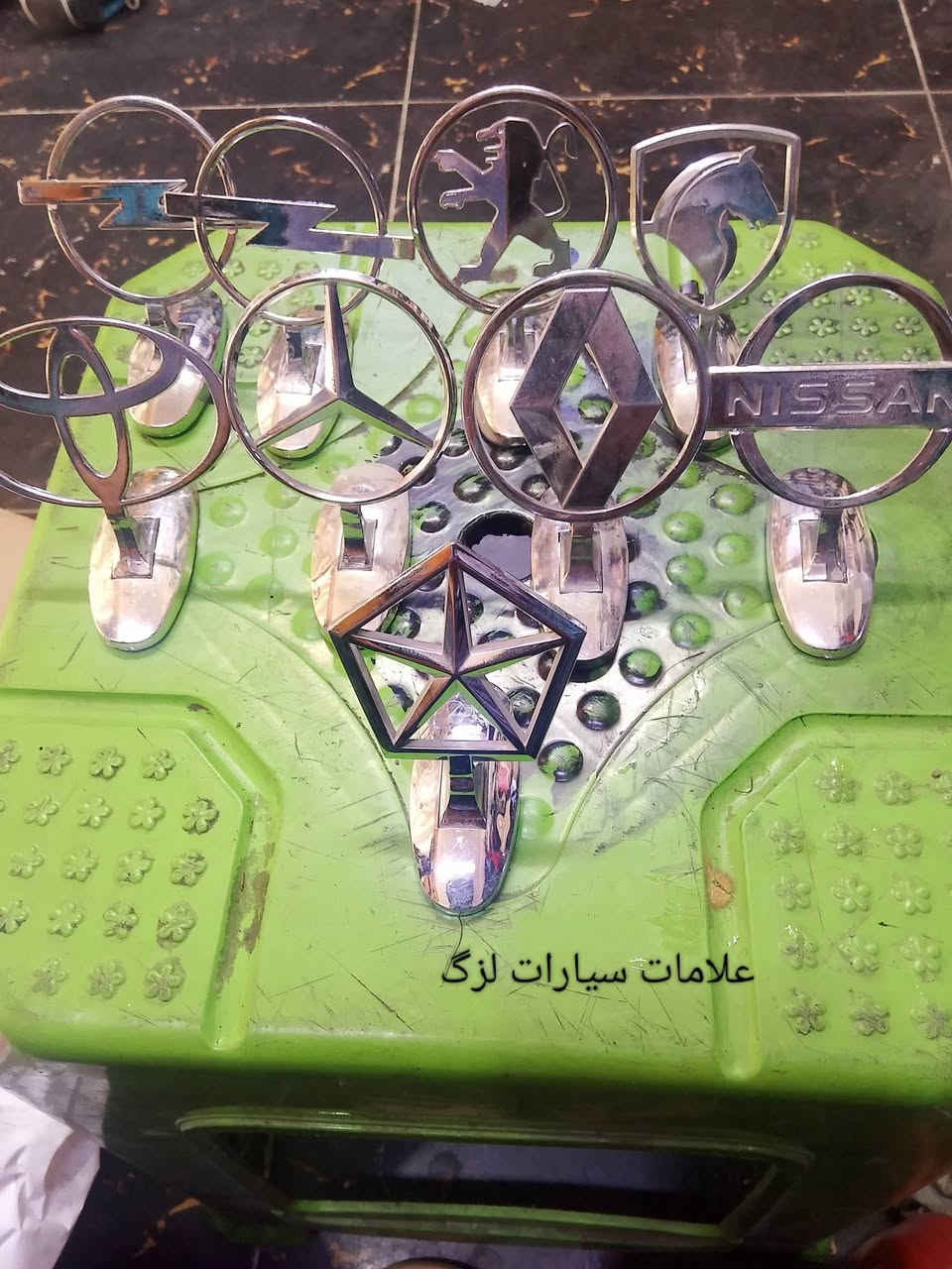 مجموعة بوصلات علامات سيارات باجات
وايرات ضوئيه نشرات مرايات انواع
للبيع باسعار مناسبه
للحجز والاستفسار راسلنا واتس اب ***********ابو حيدر
توجد خدمة توصيل كل المحافظات

