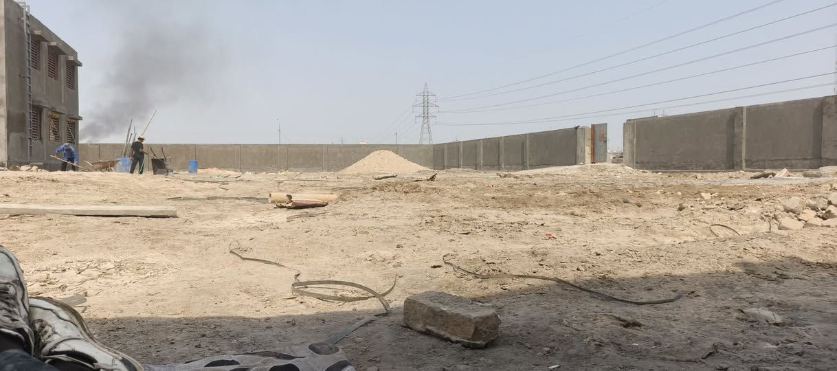 على المتر • سود