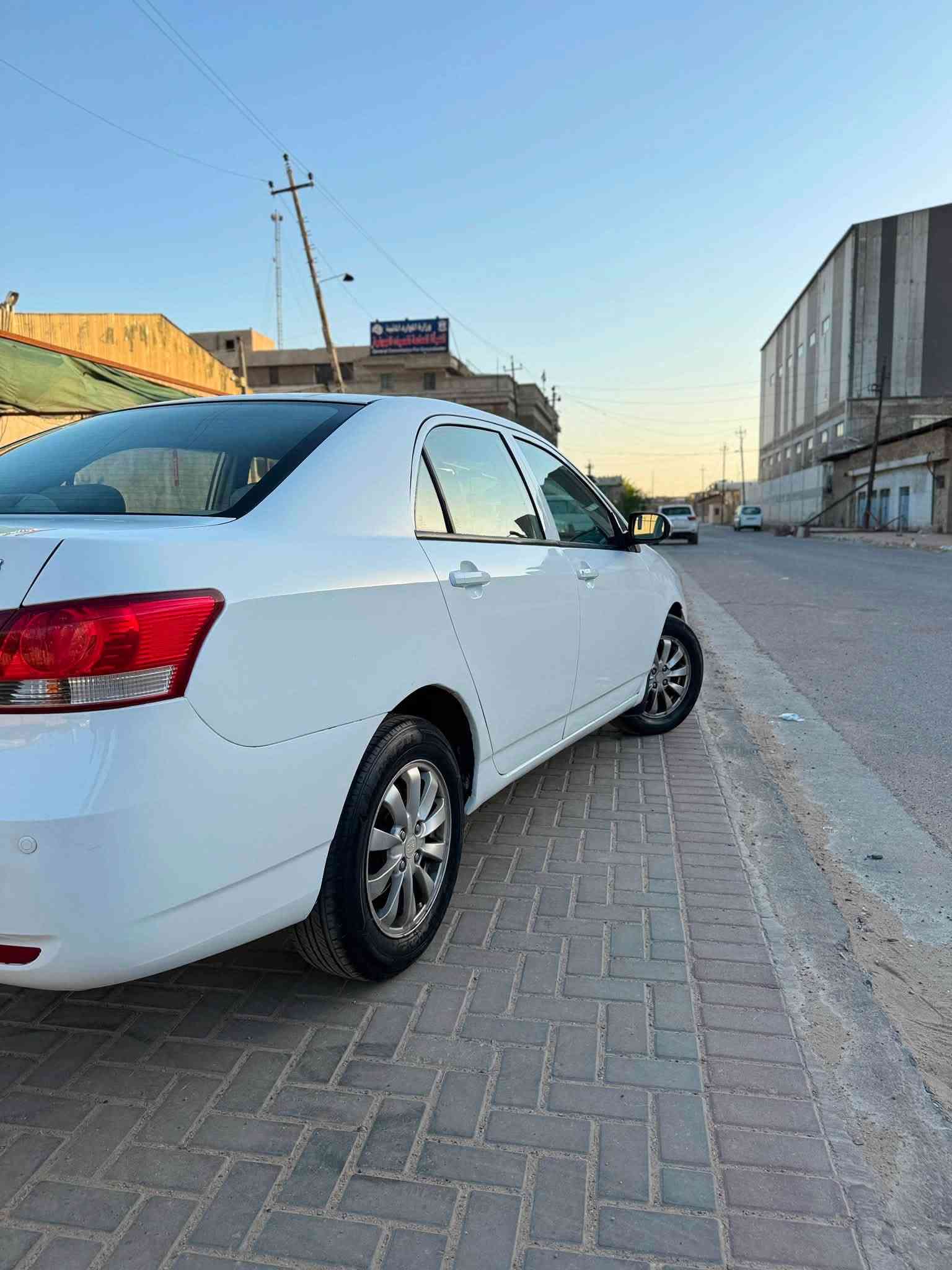السلام عليكم Byd 2013 G3 مواصفاتها معروفه مكينه وكير جديدات شادها محور كورلا 1800 تبريد شغال مصبوغه حزام الصدر جديد دبلات جدد بيها  رقم انكليزي جديد مصفره غرامات  السعر57 وبيها مجال للشراي العنوان  القاهره رقم للتواصل 
***********

