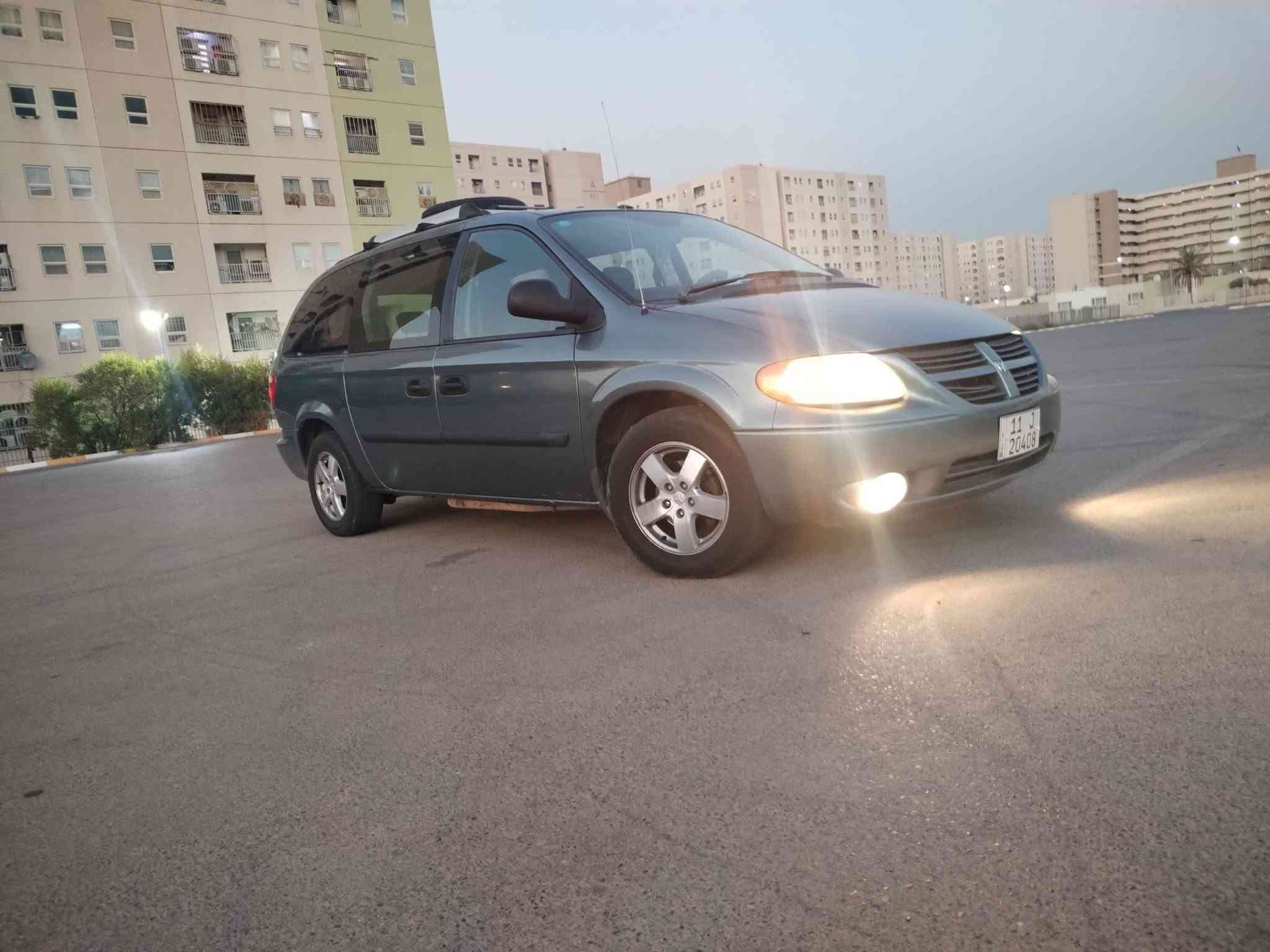 سلام عليكم للبيع دوج كرفان موديل 2007 
رقم بغداد تحويل ثاني يوم سياره جديده مصبوغه عام لجماليه سياره سبعه راكب 
مكينه 3300 شاصي طويل
ثلث قطع تبريد كير مكينه تبريد حداديه مكفولات مكان سياره بغداد مجمع بسمايه وسعر 85 ورقه بيها مجال (***********
