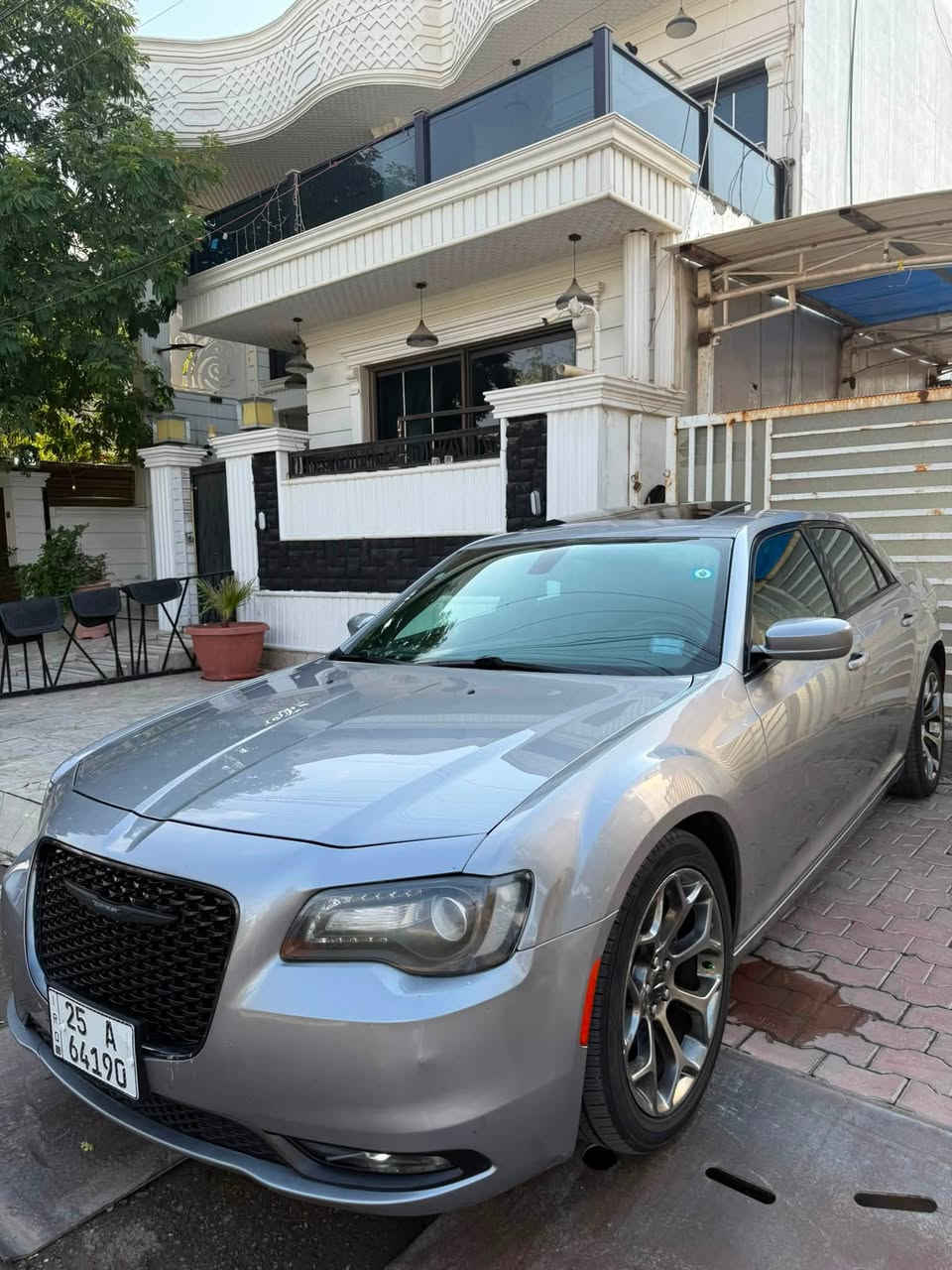 🚗 للبيع | كرايسلر 300S موديل 2015 | فول مواصفات
✅ دخول جديد
✅ كتاب ضباط – رقم كركوك
✅ مشروع وطني – تحويل مباشر
المواصفات:
* فئة S فول مواصفات
* سقف بانوراما
* مقاعد جلد أصلية
* شفتات على الستيرن
* رنكات S قياس 20 أسود
* بصمة تشغيل
* تشغيل عن بُعد (Remote Start)
* كاميرا خلفية
* حساسات
* جميع المواصفات الكاملة
الحالة:
* المحرك، الكير، والشاصي (الصدر) شرط وممفتوح
* تايرات جديدة
* الضرر الأمريكي: تبديل صندوق بنفس لون السيارة
* 4 قطع كلير أمريكي بدون دواخل او ضرر
* السيارة طالعة بدون فتح شاصي أو حادث مؤثر، فقط كلير
💰 السعر: 175 بيها مجال 
📍 الموقع: كركوك
📞 للاستفسار: ***********

