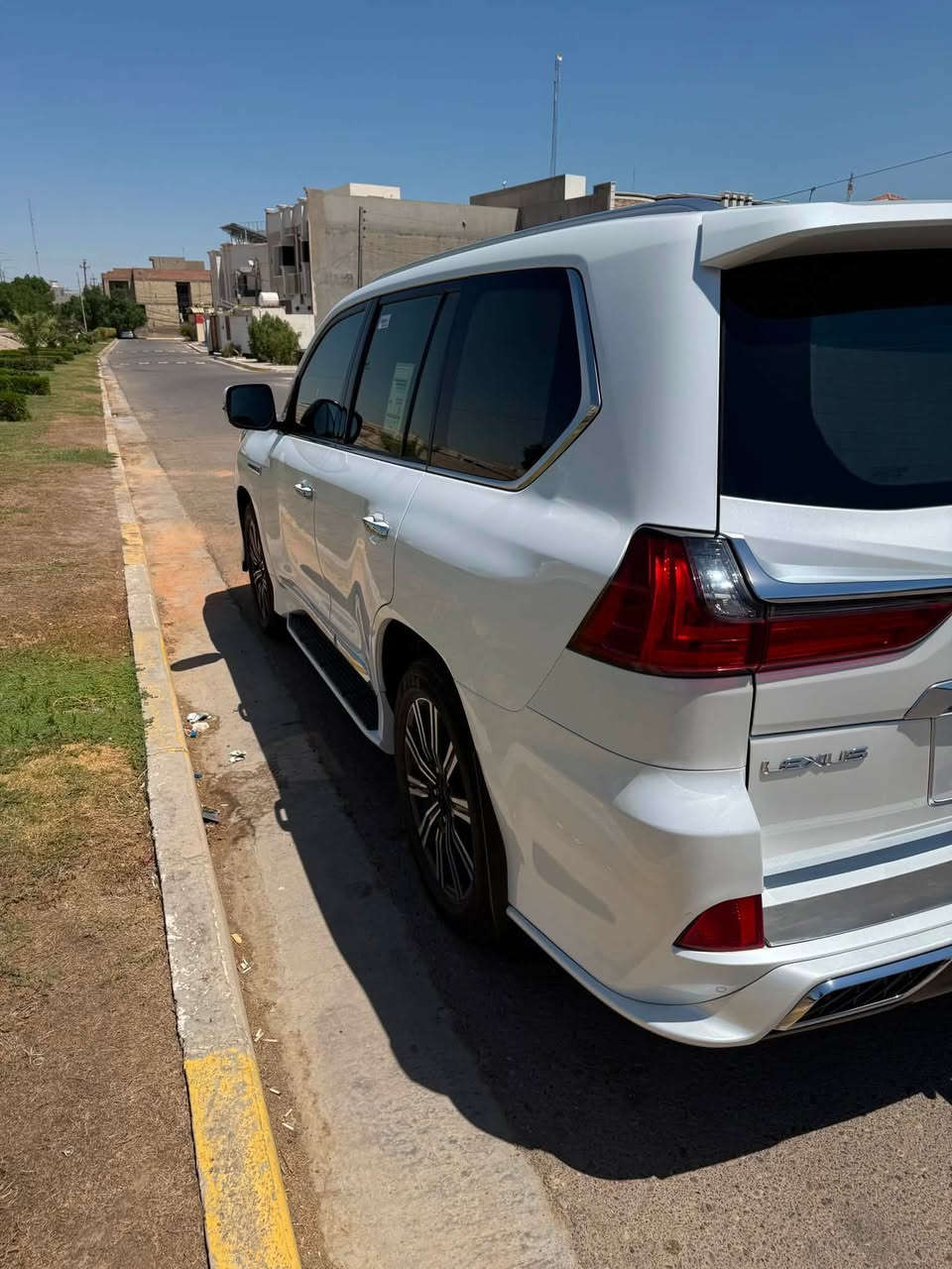 السلام وعليكم البيع او مراوس حسب القناعه
لكزس  LEXUS  LX 570  سوبر سبورت موديل  2021 ابريم اصلي  سياره جديده  مكفوله مغلفه فلام حمايه PPF بل كامل  
الكشنات مدوشمه من بابا الشيخ اصلي  
ماشيه 23 الف حقيقي 
رقم اربيل  باسمي ثاني يوم تحويل 
ابواب شفط معروفه مواصفات لكزز فول اخر 
بصمات اثنين وكرت موجوده 
غراضه شركه كله بيه موجوده ارضياته و فرشات كتلوكات عدده كباته بعد مامشدوده مستحيل اكو نظافته بل نسبه موديله 
مكان الرمادي رجاء فقط شراي يتصل 

***********
