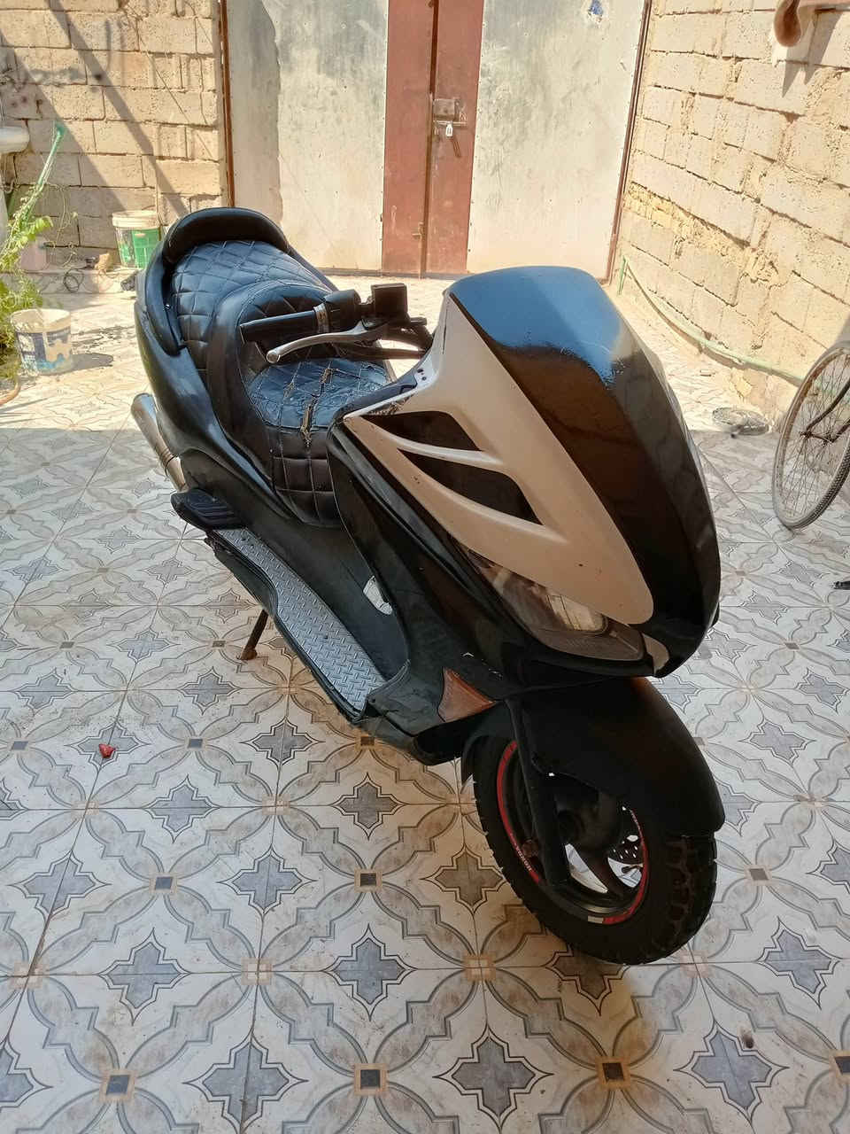 دراجه فورزه 0ـ9
مكينه مامفتوح بلادي 
كهربائيات كامله 
دبلات امامي بلاد 
خلفي تزويد  كلجات امامي مال عميه بلاد وقايش وبنز كلج 
جدد دسكات امامي خلفي جديد زوج تايرات جدد قبق كلجات نيكر كزوز رياضي اصلي ودامه كامله قبل سبوع دراجه نكره بكل وقت حماوه ماكوالسعر 750وبيه مجال حك جيه لتواصل ***********وبيه واتساب
