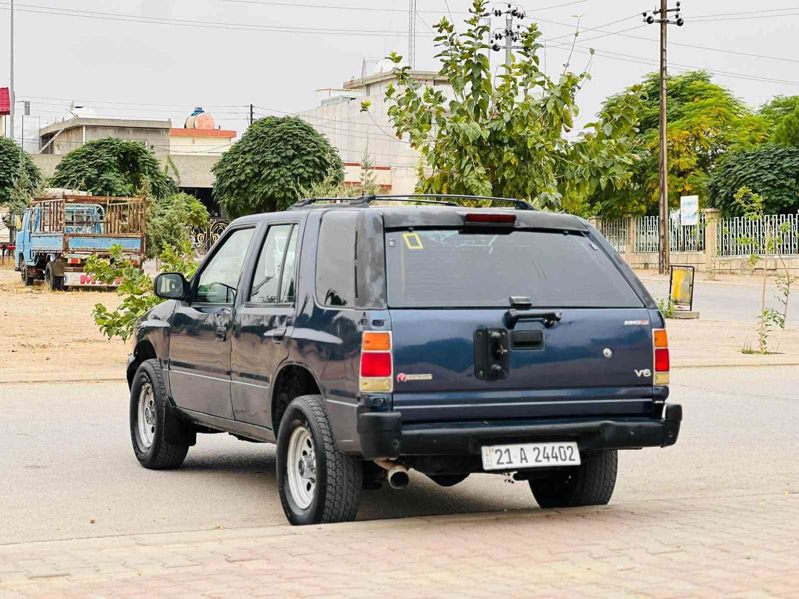 اسوزو ١٩٩٥ • ٦ سلندر • فورویل