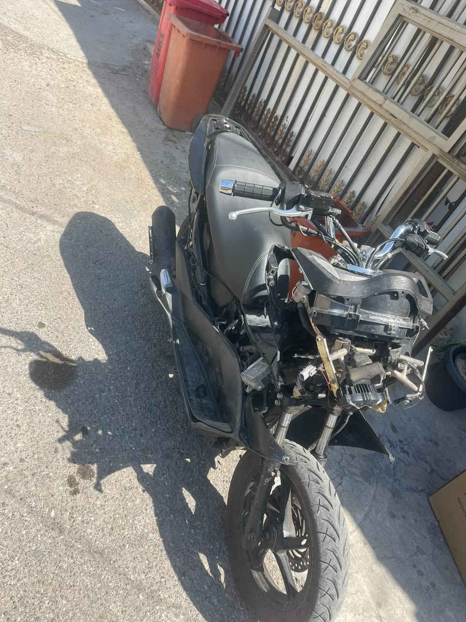 السلام عليكم دراجه pcx جيل الثاني ياباني الدراجه بيها كفرات بس كفرات مو كامله نكلبت الدراجه وتكسرن الكفرات بس كلشي مابيها لاواصله للشاصي ولا للماشه فقط الكفر المكينه خير من الله وحلوه ومامفتوحه جيب فيتر وافحص لانضوح لاتنقيص لاتبخير 
السعر 800
عنواني بغداد البياع 
***********
