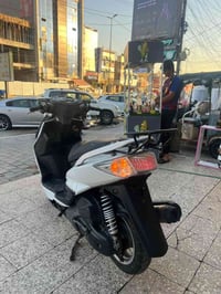 منزلها ١٣٠٠سكنس فحل رمبه صار شهرين نازله أوراق موجوده كامله مابيها نقص...