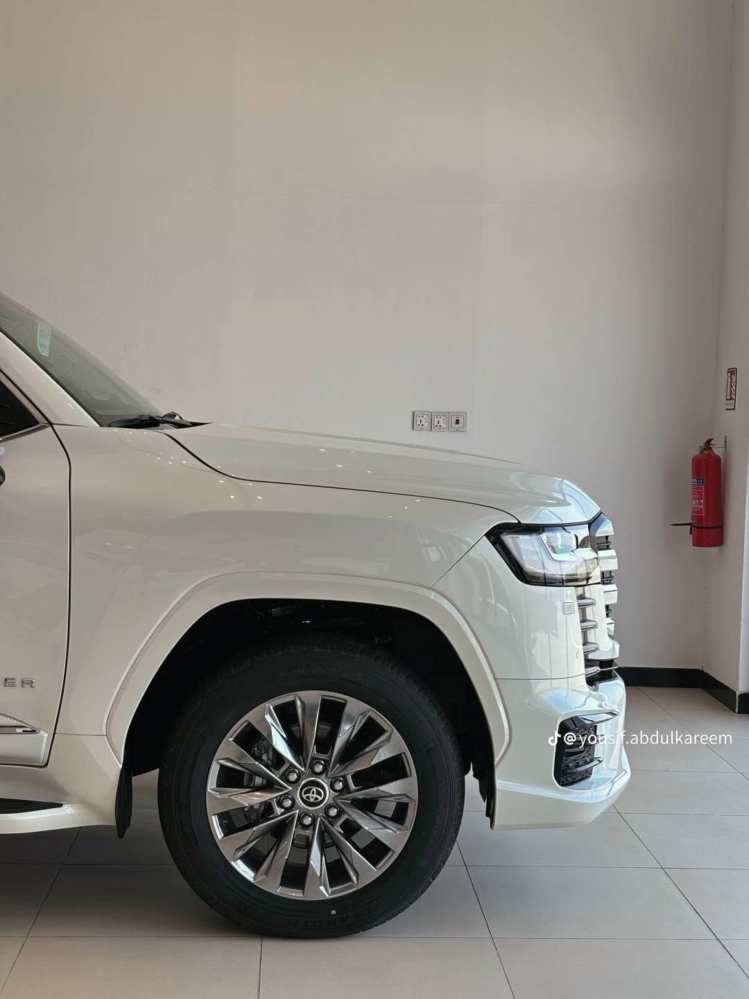 لاندكروز vx.s لمتد ضمان شركة ساز زيرو محرك 4000 كاميرات محيطيه رادارات اماميه خلفيه جانبيه نقطة تحديد مسار سياقة اليه نشرات ابواب وكراسي الكل تدفئه تبريد رقم بغداد بسمي هواي بعد مواصفات  مكاني النجف الاشرف 
***********

نص مكتوب في الصور:
- @yousif.abd
- @yousif.abdul
- @yousif.abkulkareem
- @yousif.abdulkareem