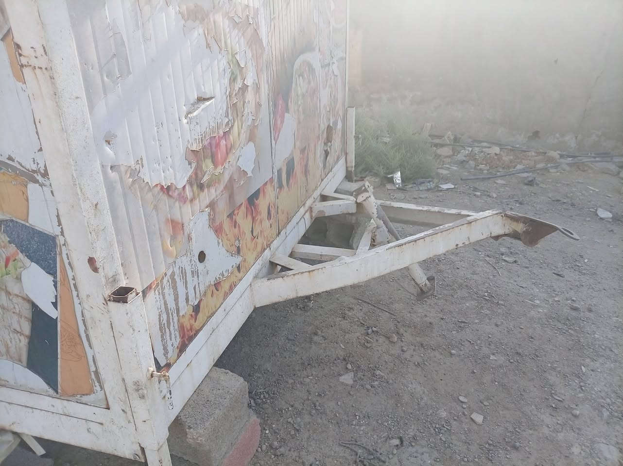 السلام عليكم مطعم متنقل عرض ٢ونص طول ٣ داخل صفاح ستيل أرضية بليت فافون جكر مغلف ساحبه باب شباك زوج تاير جديد  سعر مليون ونص
هاتف ***********
عنوان بغداد رصافه طريق حي البتول سياحي
