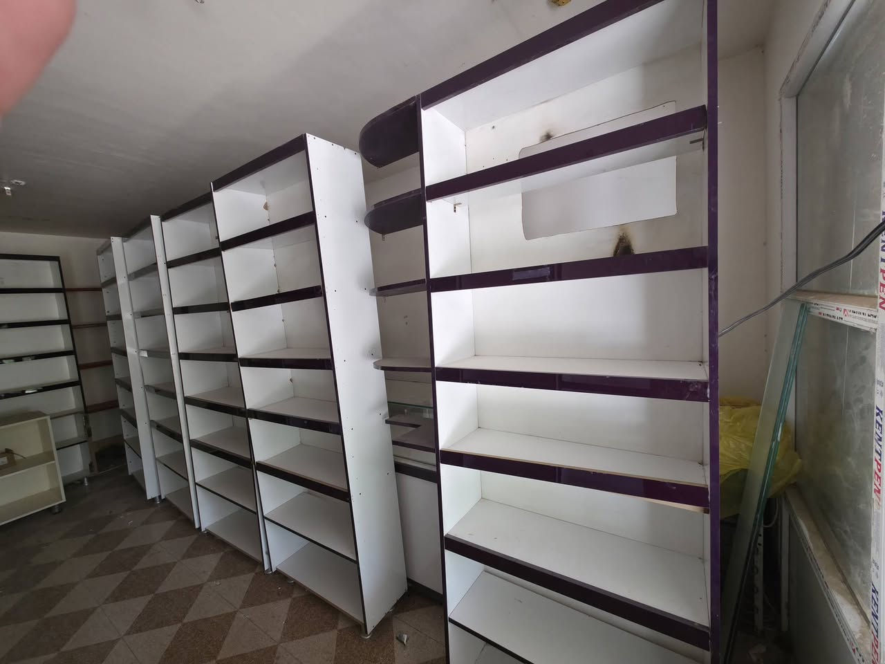 رفوف خشب mdf قياسات 2 متر ارتفاع و 1 متر عرض عدد 13 مع2 ميوزة
ملاحظة: الاثاث نظيف جدا 
 بيع مستعجل وبسعر مناسب 
للتواصل واتساب و مسنجر 
***********
