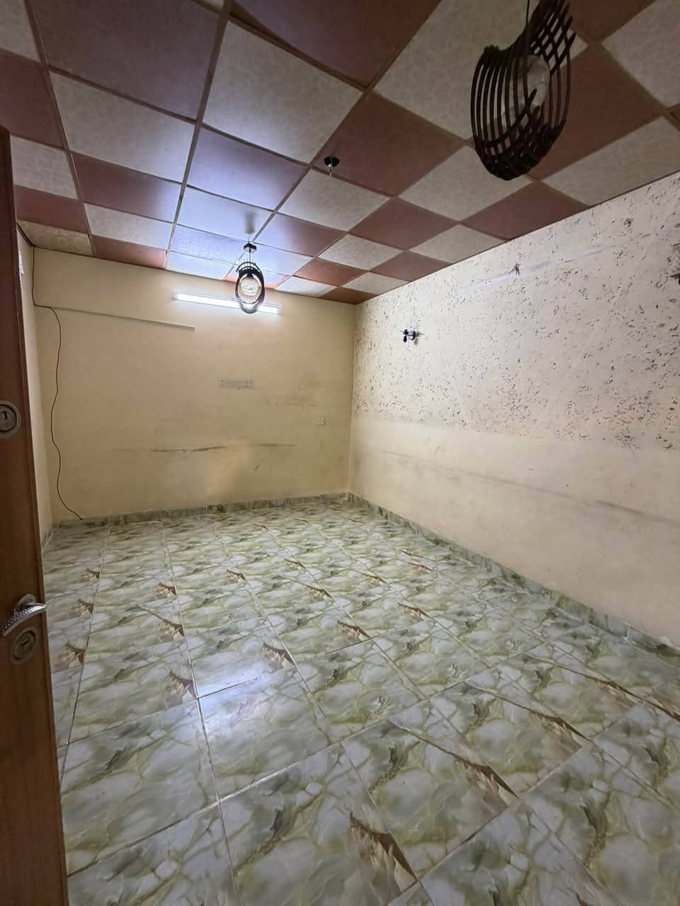 دار للبيع 100 متر طابقين معزول يصلح لعائلتين او للاستثمار علما يحتوي كل طابق على غرفتين نوم
وموقع حلو خلف التجاري مباشرتآ والدار طابو ملك صرف في كركوك - حي العسكري قرب سنتر زوراء 
السعر : 70 مليون وبي مجال 
***********
