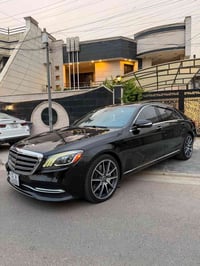 السعر  ٣٩٠ وبيها مجال  مارسيدس s450 باب طويل  رقم بغداد باسمي ماشيه ١٣...