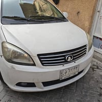 ٢٠١١ • أبيض • محرك كورولا