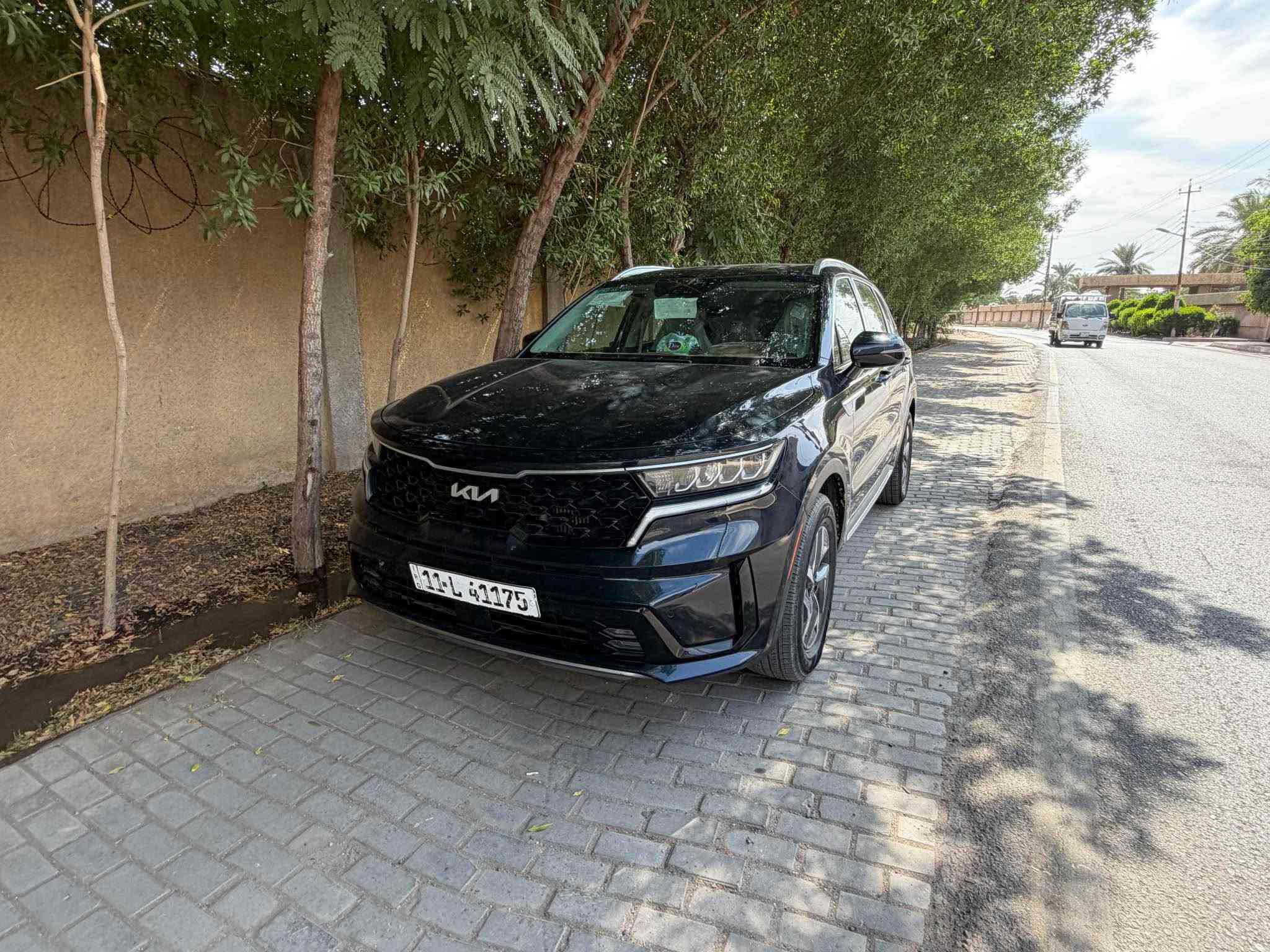 سورنتو 2022 EX هايبرد وارد امريكي
رقم بغداد باسمي

 المسافه المقطوعه  : 98 الف كيلو متر
حجم المحرك : 1600 تيربو هايبرد 

حادث السياره : بامريكا بنيد ومبدل بلادي
بالعراق صار بيها طختين جاملغ وباب  وجنطه بدلتها بلادي 
     
مواصفات 
بصمه
بنوراما
كير ماوس
كشنات جلد
ويل كب
كشافات
تشغيل عن بعد 
حساسات خلفي امامي
شحن وايرليس
رادارت 360
بصمة ابواب
هند بريك بصمه
اوتو هولد 
هيترات بالكشنات
قطعتين تبريد 
لايتات لد + بكلايت لد
كشنات كهرباء 
جنطةكهرباء
7 راكب VIp
المكان بغداد
السعر مناسب 

رقم الهاتف
*********** بغداد, العراق
