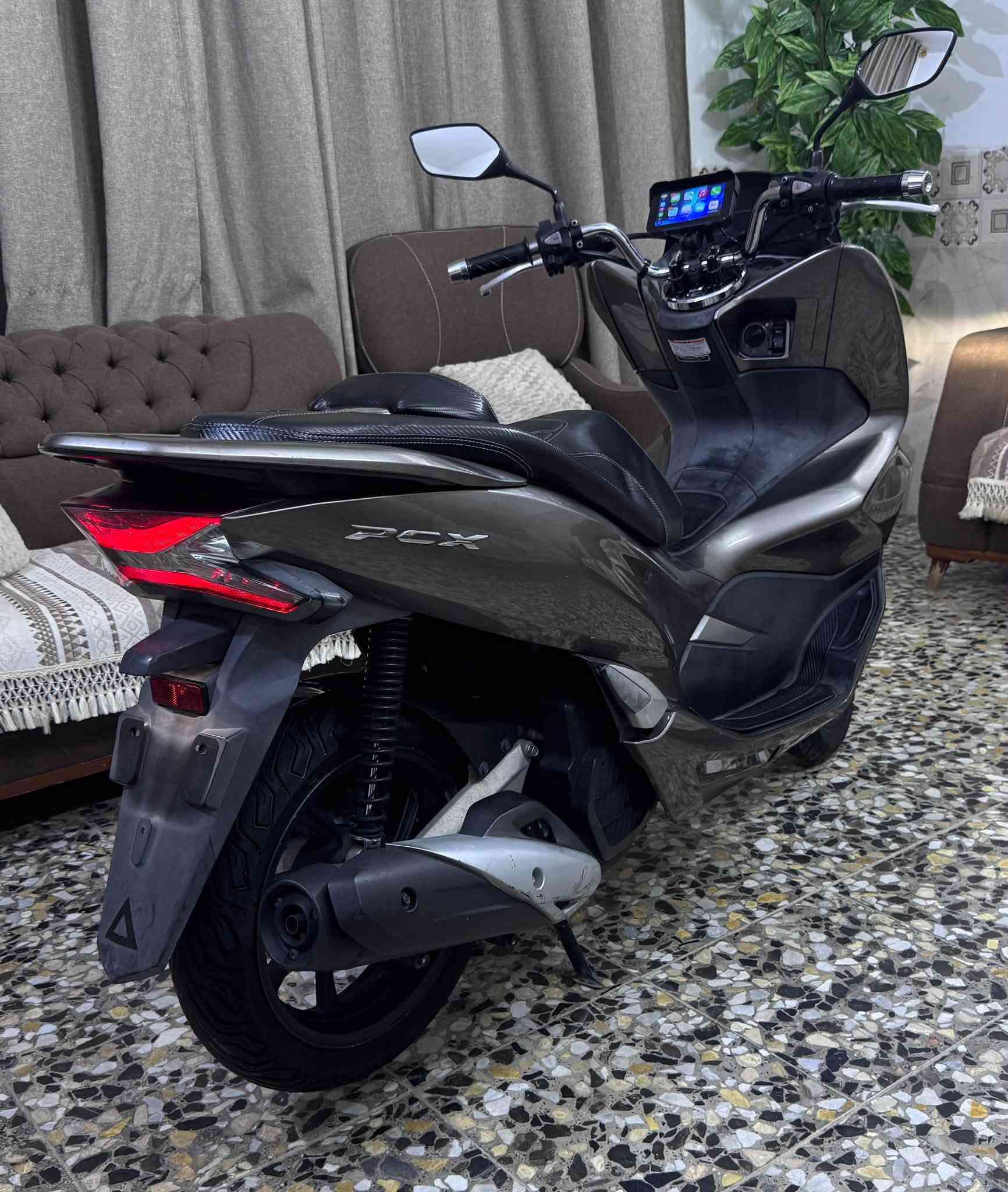 سلام عليكم PCX جيل الثالث ياباني
 نازله من المعرض قبل شهرين 
ابيعلك عله صور مزاد اليابان 
الدراجه بحاله الوكاله وياها منفيسهة وكتلوكاتهة 
وبيه شاشه كاربلي الدراجه ولا غلطه كفاله حته من الطسه
حساس ازدحام✅
حساس ستان ✅
الدراجه كفاله من التاير للتاير اي نقص مابيه  
وشرط الضمان ✅
مكاني الامين الثانيه شراي اتصل*********** 📞

نص مكتوب في الصور:
- Cost calculation
- Price in yen
- 214 .000 ¥
- Finish price in yen
- 000 000 ¥
- Calculate
- Overall rating
- 5
- Year of registration
- 2018
- Mileage
- 25 247 km
- Displacement
- 125 cc
- Frame
- JF81-1030135
- Engine number
- JF81E-5030122
- Color
- gun-metal
- Average price
- 237 000 ¥
- 197 068 ¥
- Auction comment
- 各所変色大。外装仕上げ油。
- Similar sales
- Rank 5 bikes Monthly Sales
- Data Sold 28 bikes in the
- range of ¥184,000 to
- ¥242,000
- Sales statistics
- Previously sold?
- 5/7
- Motorcycle photo