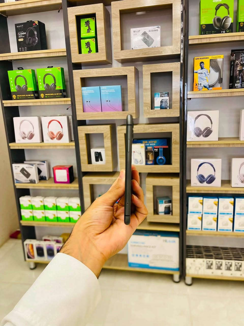 ايفون 11عادي ذاكرة 128 بطاريه 100 بسعر290
جهاز بلادي وحيل نضيف العنوان تكريت شارع زهور مقابيل مجمع كنزا مجاور كوين مركز ماي فون لجوال هاتف ***********
