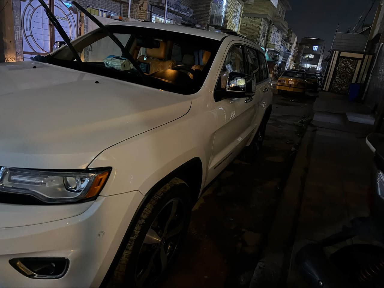 بسم الله الرحمن الرحيم
چيب شيروكي فئة لمتدد 1948
موديل 2014 لون ابيض فول مواصفات خليجي
دفع رباعي
حساسات امامي خلفي
كامره دوار خلفي
بانوراما كهربائية بل كامل
ستيرن كهرباء
شفتات ستيرن
هيتر ستيرن
صندوق كهربائي شفط
جكات تصعد وتنزل السياره
ماوس تحكم بوضعيات القياده
نضام السبورت الرياضي مدمج بل كير
كشنات كهربائيه بل كامل
تدفئه تبريد كشنات امامية وخلفيه
نضام ايكو
مانع انزلاق
دفع رباعي
زراكات لايت 
لايت LED زينون
ويل 20
شاشه حجم جبير
دمام خلفي بل صندوق
كشن السايق خزن ميموري
سيارة بيها بعد هوايي مواصفات ادوخك 
وسيارة مكفوله كير ومكينه خير من الله تراي من دهوك للكويت ماشيه 181كيلو
سيارة بيها 3 اماكن بارد صغارر كلشش كد اصبع وبل جنطه صبغ اربع اصابع ودعاميه رش اربع اصابع فقط لا غير 
رقم بغداد بأسمي رقمها مميز رقمها مميزز وحلو
مكاني بغداد شعلة او كاظميه  السعر 220 وبيها مجال بسيط للستفسار ***********
***********

نص مكتوب في الصور:
- بارد
- رش
- صبغ
- بارد بارد
