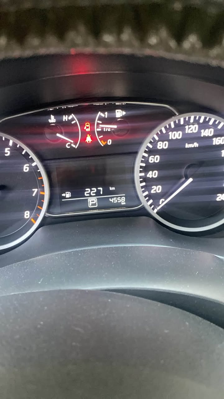 � للبيع نيسان سنترا 2025 🚗
🔹 موديل 2025
🔹 ممشى 4 ونص آلاف كم فقط
🔹 أوتوماتيك
🔹 لون أبيض 
سعر ١٣٢ وبيه مجال 
***********
