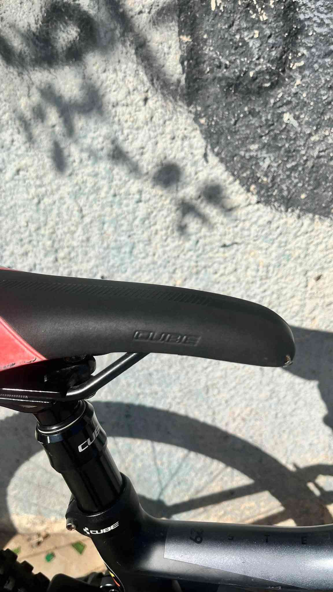 ⁨	Cube stereo hbc كاربون
حجم 29
المواصفات:
البريك shimano xt
كروبسيت shimano xt 11x2
الدبل الامامي fox rhythm 32
الدبل الخلفي fox float
درورب كيوب
ستيرن ركبة وسرج كيوب
تايرات ماكسز
السعر او الاستفسار خاص او ***********⁩
