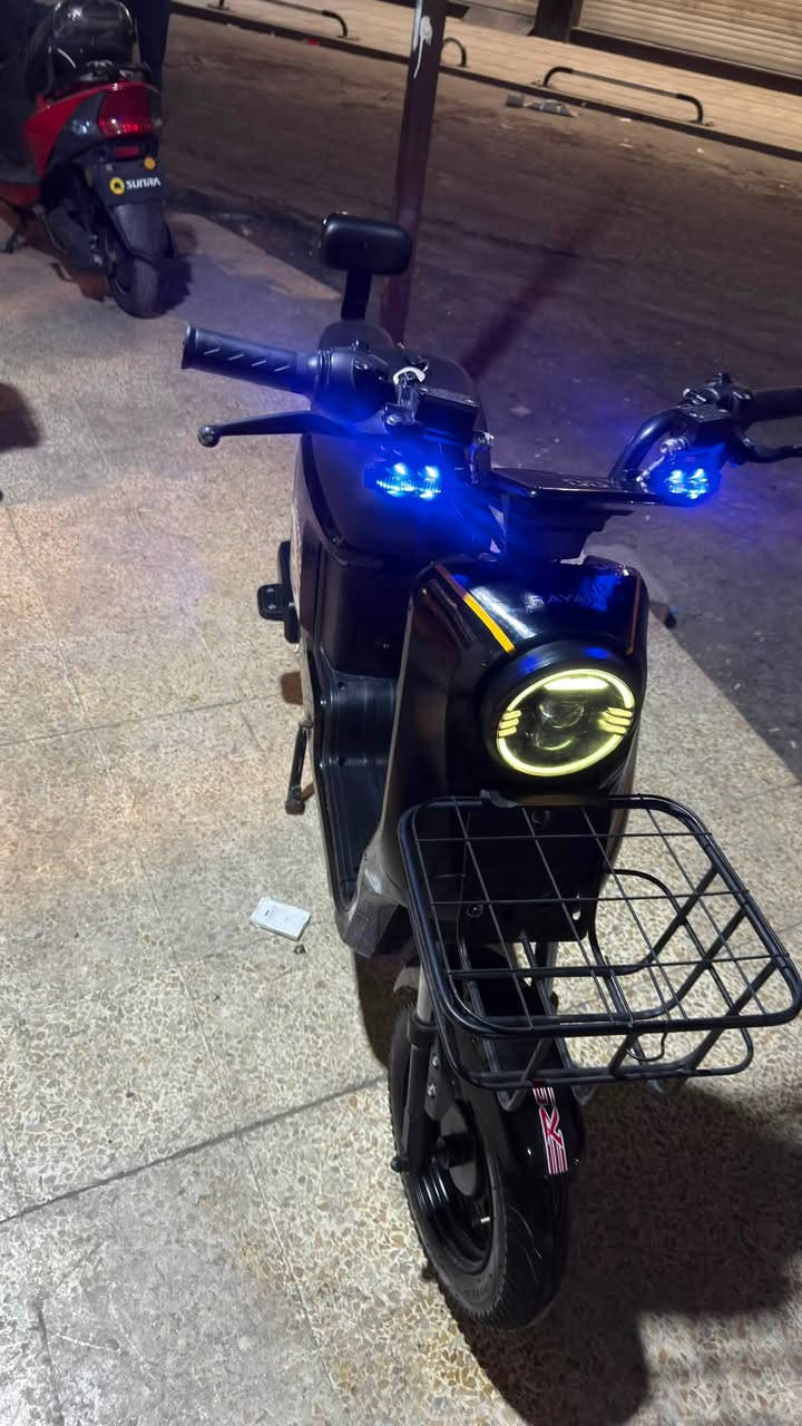 الي اجا اليوم للسوك ومالكا ماطور نظيف يمي 

🔥🏍️ ريان R9 الوحش وصلت! 🏍️🔥
دراجة تخبل… والفرحة بيها غير! 😍

إذا ابنك جنح عليك وكلك: بابا أريد دراجة 😂❤️
هاي الدراجة تسوى الفرحة، ومو بس للأطفال… ترهم لجميع الأعمار 👌🔥

💥 والمواصفات؟ اتخبل:
🔋 بطاريات الريان السود الأصلية — شرط 5 بطاريات
⚡ ماطور قوي وأداؤه ممتاز
🛞 تواير جديدة
🛑 دسكات كاملة
🔌 شاحنة مرتبة وجاهزة
🔋 الشحنة تمشي تقريباً 50 كيلو
😎 قيادتها ممتعة وسلسة وتخليك تستمتع بكل مشوار

👨‍🔧 وتريدها للشغل؟ خير من الله!
تنفع للشغل والمشاوير اليومية، وترهم للشباب والأطفال وجميع الأعمار.

🔧 وبكل أمانة:
الدراجة بيها كسر بالدرع الكدام، تم تبديله بواحد أصلي وتركيب ستيكر ورجعت بشكلها الأصلي للشركة 👌

💰 السعر: 500 ألف فقط
🤝 وبيها مجال للطيبين

🔥 وللعلم: سعر الحديده وحدها 650 ألف! 🔥

📍 المكان: الموصل

📞 للتواصل:

***********

❤️ للولد؟ تفرحه. للشباب؟ تخبل. للشغل؟ خير من الله.
🔥 ريان R9… تركبها وتستمتع!
