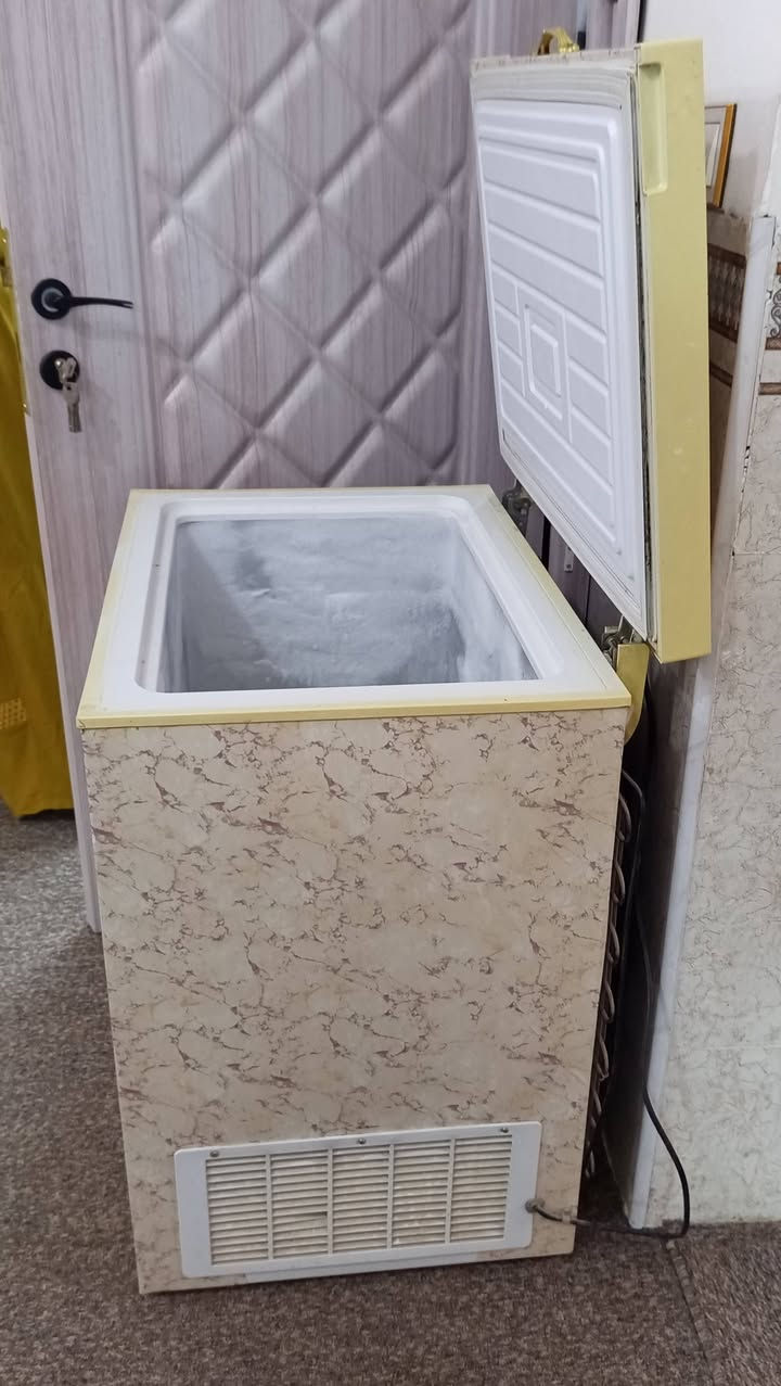 مجمدة كيلون صغيرة تجميدها فوول مغلفة علمود الديكور مابي شي گشرها
رايديها ١٢٥ وبيها مجال
للتواصل ***********
