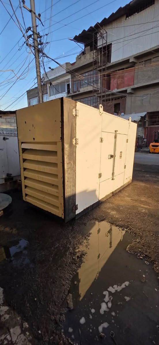 السلام عليكم
للبيع مولد 100kv 
6سلندر مفتوحه مبدل فقط بوشه/رنك 
الكراده 52 
***********
