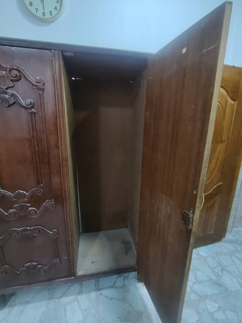 للبيع كنتور صاج ثكيل مال قبل - الاصلي
4 بيبان - البطن صاج والواجهة صاج
نظيف وقوي كلش، يتحمل صبغ وترميم ويرجع جديد
القياس ستندر مال غرفة
السعر: 175 الف وبي مجال بسيط
المكان: النجف البراكيه *********** ]
للشراي يجي يشوفه بالبيت - نقل موجود
