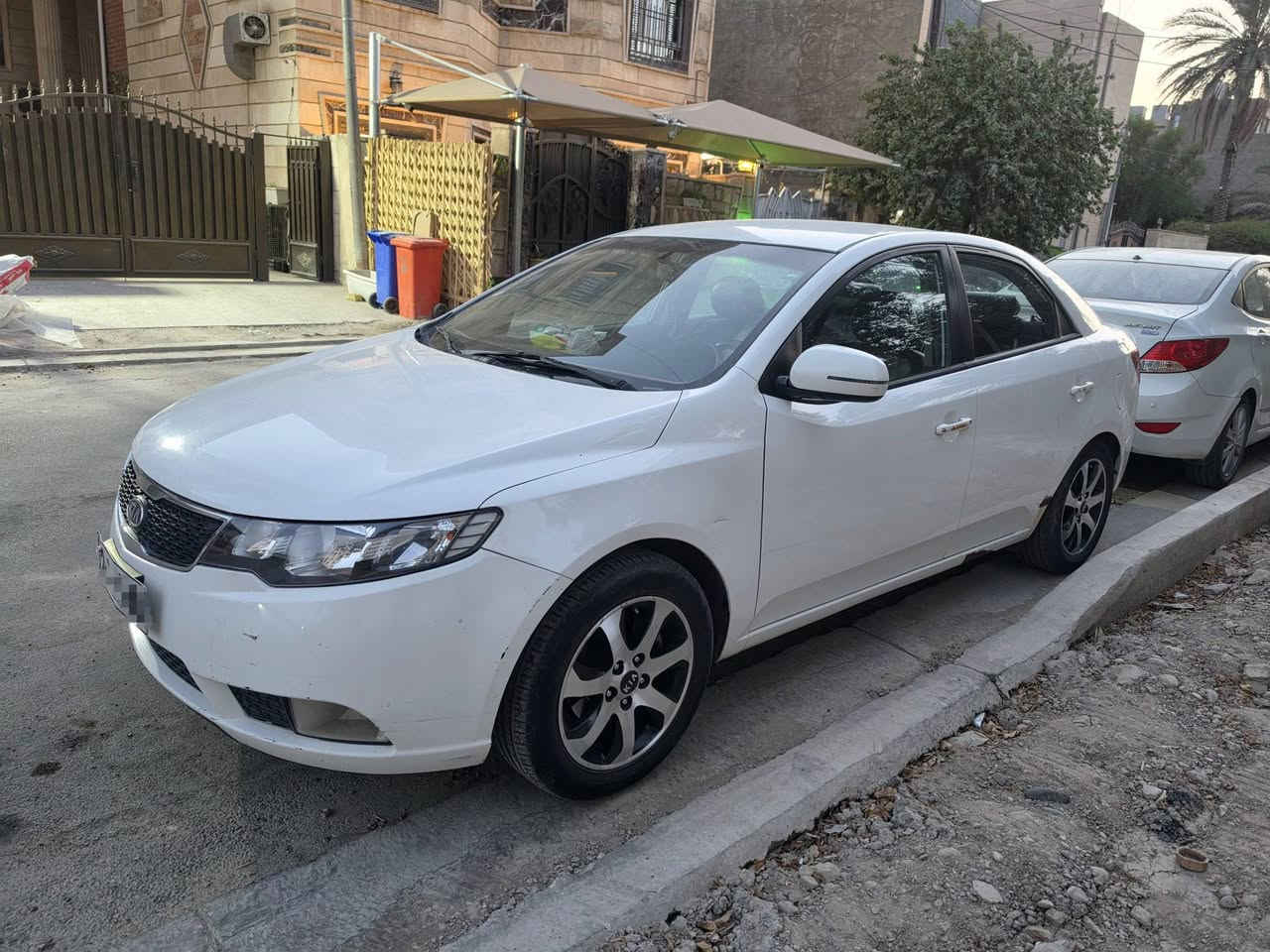 سيراتو 2013 سنوية 2027 باسمي
مابيها لا صبغ ولا تبديل

بيها ملاحظات مبينه بالصور

محرك 1600 دوش

كير 6 نمر

داخلها نظيف

شاشة ابل كار بلي واندرويد اوتو

حساسات خلفية وكاميرا

سيارة ما بيها نقص

السعر 93 

اتصال على الرقم ***********
