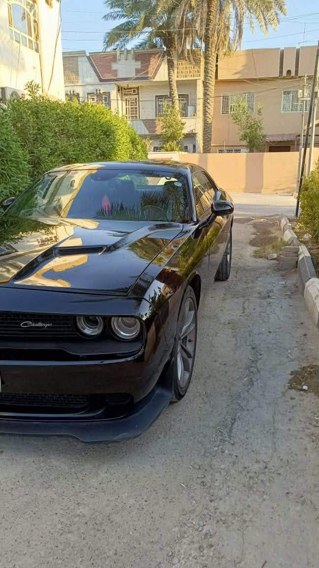 سلام عليكم 
جالنجر  لون اسود sxt 6
موديل 2017
ماشيه 163 الف كيلو 
كير مكينه اكسل خير من الله 
حدثه جاملغ بنيد وبيه كم طخه ومصبوغات علمود ماتعبك بيع حزام 
سياره عليه  برمجه مصطفى ايكل ودبات تحكم ريموت صوت كلش حلو 
تيرات جديد 2سايز  
تبريد كلش زين 
عليه ادامه كامله غرفه لحتراق ومنضومه ماء 
صدر خلفي امامي جديد 
داخل جلد اسود شاشه كبيره كامره خلفيه سياره فول عده فتحه 
مسويله بوليش ونانو سيراميك قبل فتره 
سعر /125ورقه 
تجي وشوف احلا من صور 
سياره مامتعوبه يديي بيه كلش 
عنوان /بغداد المنصور 
***********
