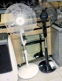 ما انت عموديه سعرها 140,000 ويا التوصيل على الواتساب07866311535