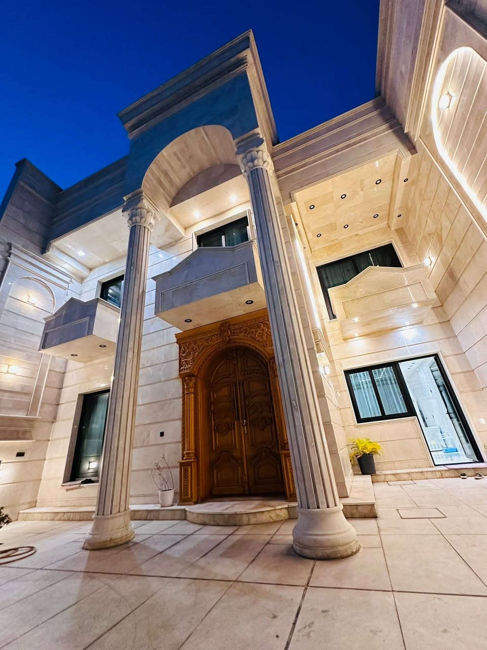 بيت للبيع المساحة ٣٨٥ متر
الواجهة ١١ / بناء vip درجة اولى
يحتوي على #استقبال #مطبخ #بارك #٨ غرف سويت #خدمات
#شلال داخلي 
آلموقع 📍الشعب حي العقاري الاولى موقع ممتاز✨
للأستفسار آكثر الأتصال على الأرقآم 
***********
***********
الأخوين للوساطة العقارية 
المكتب مجاز رسيماً - ووكيل منصة العقارية 
استثمر بأمان
