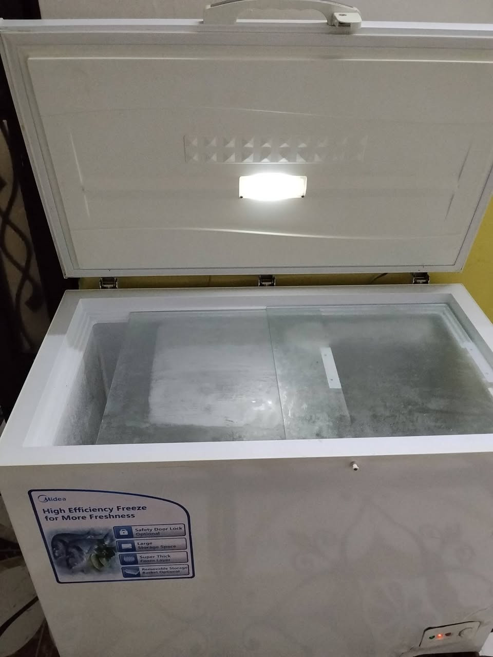 مجمده نضيفه اي عيب مابيه السعر 180 وبيه مجال الشراي يخابر ***********
