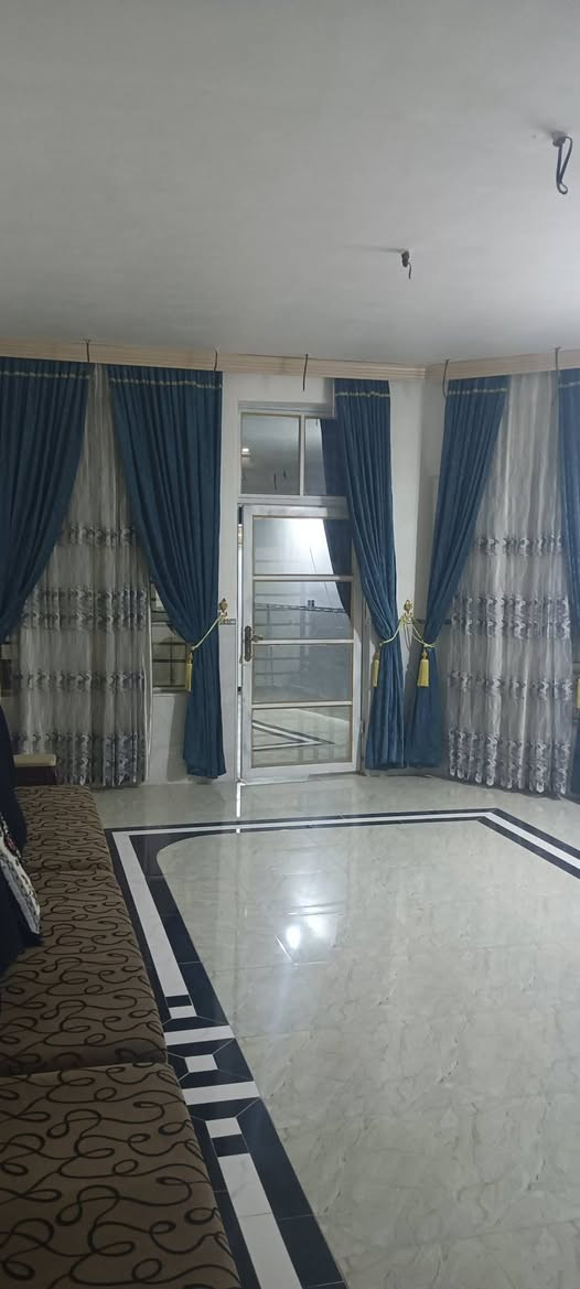 ⚠️بيــــــت للبيـــــــــــــع

📍الموقع: منطقة التنميه شارع
 الساده الغشام

المساحه280 بناء حديث 

يتكون من 
ـــــــــــــــــ
•الإستقبال8.5×4.5

•المطبخ البارد 6×3.5+مطبخ حار 2 متر

•الصاله 6×4صافي

•غرفه واحده 5×4

•مساحه درج +صحيات داخليه

•صحيات خارجيه

•گراج + حديقه

للإستفسار ***********
واتساب او إتصال
