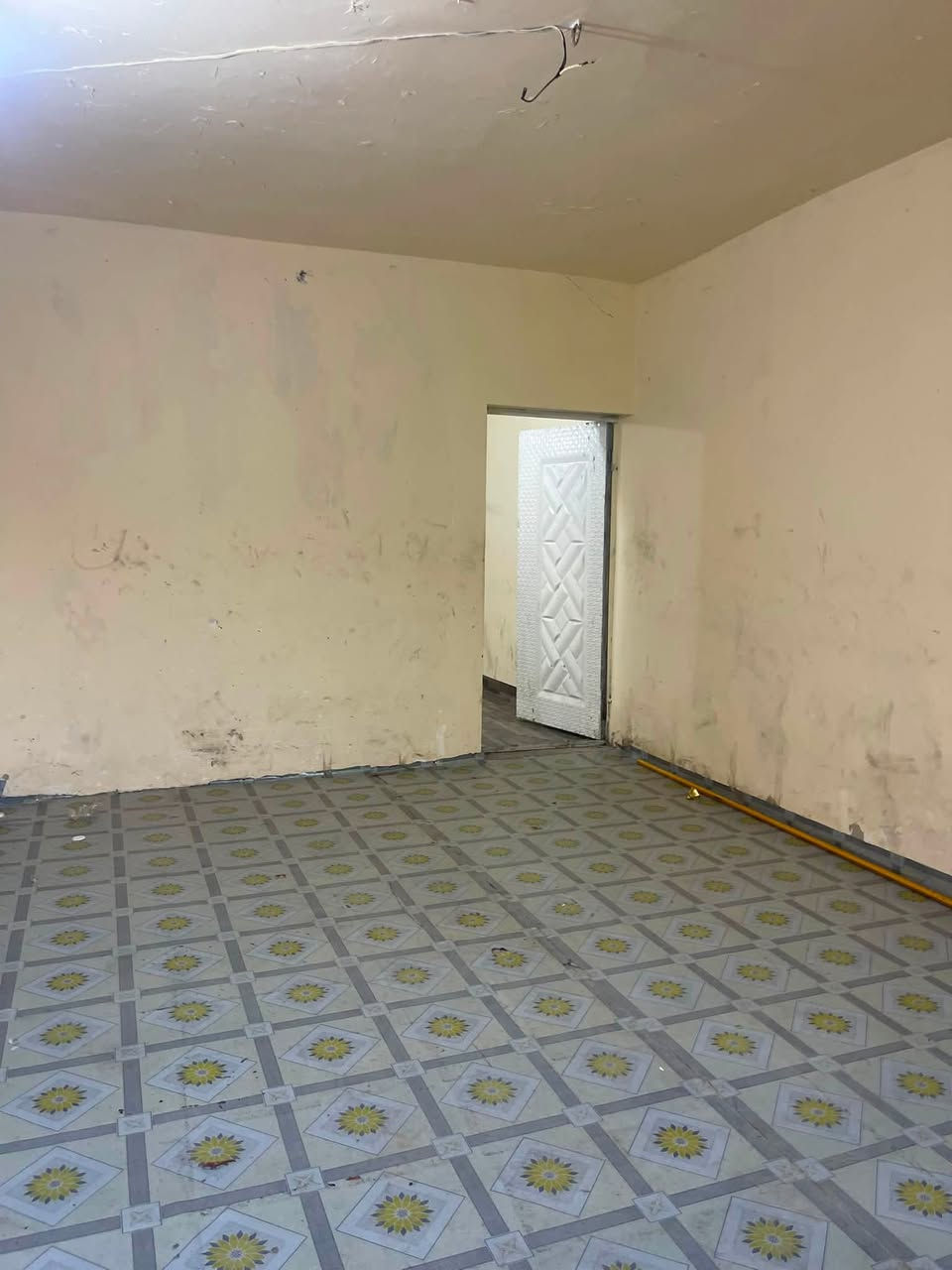 دار ايجار مساحتة 100 متريحتوي (كراج/استقبال/مطباخ/غرفة نوم) الطابق دراج معزول خارجي (سطح غرفتين نوم) سعرة (550) موقع نهايت حى اور خلف جامع امام الحسين (ع)اتصال (***********/***********)مرجعت مكتب ابوخالد الكلابي
مكتب الحاج أبوخالد الكلابي للعقار@
