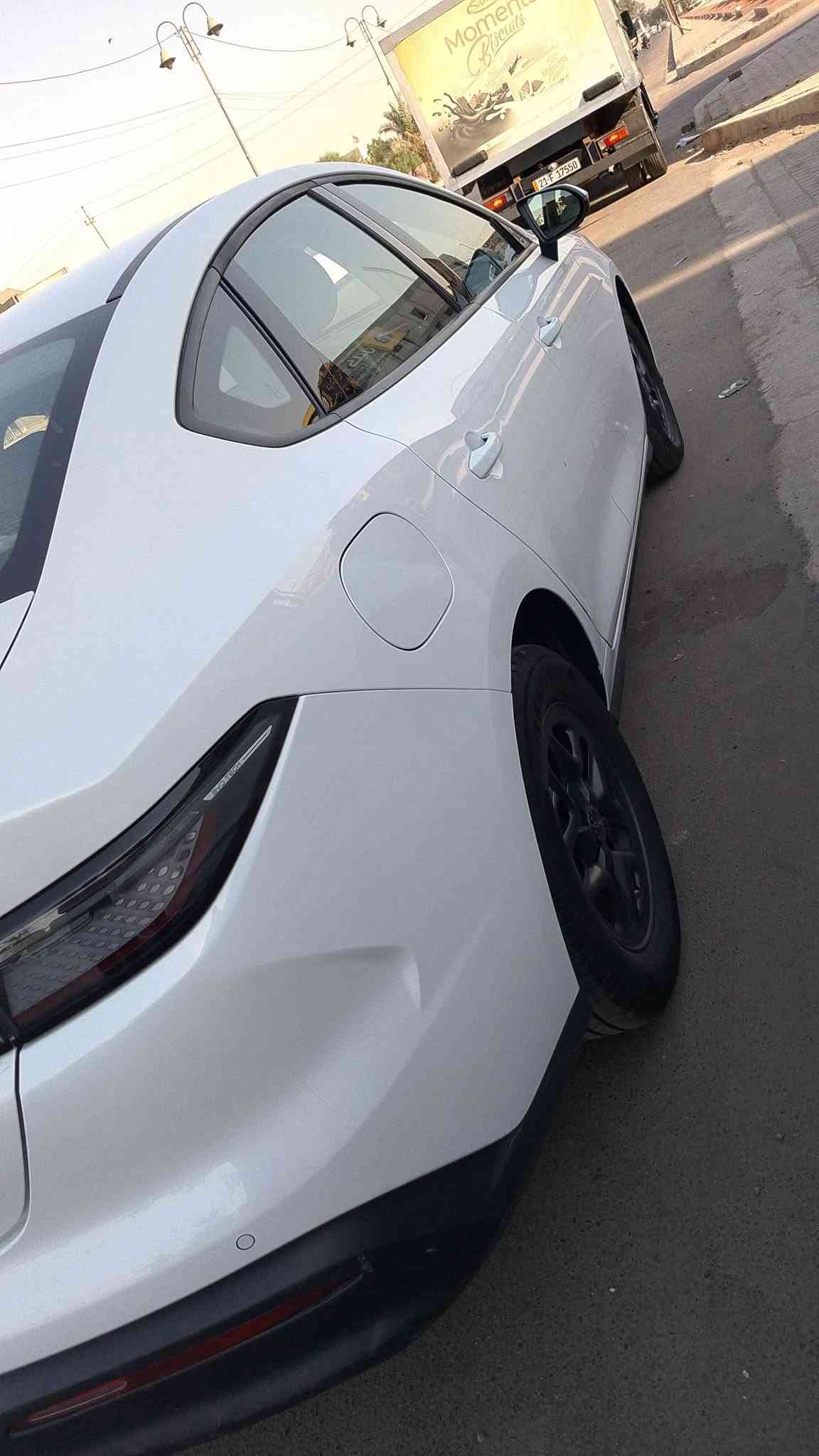 .السلام عليكم 
بيوايدي سئل فايف
موديل25 
رقم بغداد نكليزي سنويا جديد  تحويل ثاني 
فول مواصفات سياره 
سونار موجود بل منشور 
العنوان بغداد بلديات نتصل وتدلل 
ما متوجد على النت شراي نتصل تدلل 

***********
