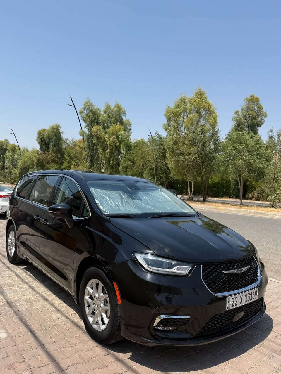 سلام عليكم 
للبيع او مراوس حسب قناعة 

Chrysler pacifica touring L 2024 v6

كرايسلر باسفيكا تورنك ال ٢٠٢٤ 
سيارة عائلية 7راكب فول سياحي vip 
رقم اربيل بسمي شرط تحويل وكاله + دفتر خروجية 
ماشي 44 الف كم فقط وقابل للزيادة 
محرك V6 سعة 3.6 لتر Pentastar
قوة 287 حصان
عزم 355 نيوتن متر
كير أوتوماتيك 9 سرعات
دفع أمامي FWD
خزان وقود 72 لتر تقريباً
صرفية وقود:
مدينة: 19 MPG
طريق سريع: 28 MPG
معدل: 22 MPG 
✅ أبواب جانبية كهربائية منزلقة
✅ باب خلفي كهربائي
✅ تشغيل عن بعد Remote Start
✅ دخول ذكي Keyless Entry
✅ تشغيل زر Start/Stop
✅ شاشة Uconnect 5 قياس 10.1 إنج
✅ Apple CarPlay
✅ Android Auto
✅ Bluetooth
✅ أوامر صوتية
✅ تحديثات OTA
✅ شاشة معلومات رقمية للسائق
✅ منفذي USB أماميين وخلفيين
✅ تكييف أوتوماتيك ثنائي المناطق
✅ تكييف خلفي مستقل
✅ مقاعد أمامية مدفأة
✅ مقعد السائق كهربائي 12 اتجاه
✅ دعم قطني كهربائي للسائق
✅ مقود مدفأ ومكسو بالجلد
✅ ستائر تخزين كثيرة داخل السيارة
الصف الثاني يختفي بالكامل بالأرضية.
الصف الثالث يختفي بالكامل بالأرضية.
تتحول السيارة تقريباً إلى فان شحن خلال دقائق.
ملاحظة /ضرر جامرلغ بونيت باب سايق فقط صبغ شرط بدون دواخل 
مكان سيارة كركوك للاستفسار ***********
✅ Adaptive Cruise Control
✅ Lane Keep Assist
✅ Lane Departure Warning
✅ Blind Spot Monitoring
✅ Rear Cross Traffic Alert
✅ Forward Collision Warning
✅ Automatic Emergency Braking
✅ Rear Parking Sensors
✅ كاميرا خلفية ParkView
✅ Hill Hold Assist كركوك, العراق
