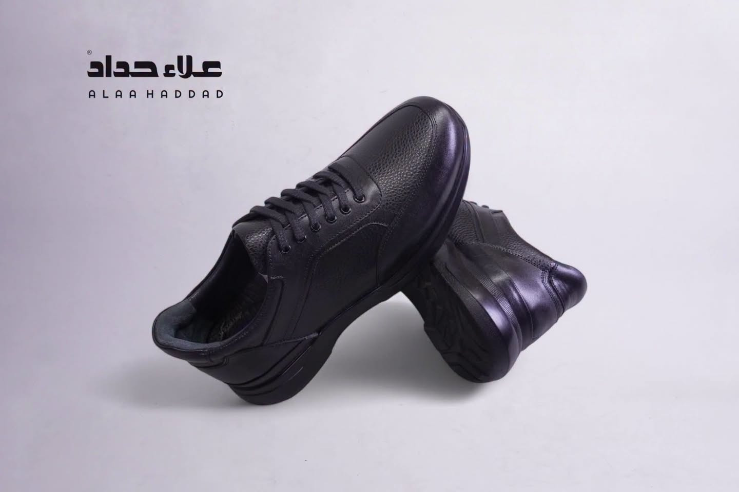 ⁨ ⁨ 🇮🇶   صنع في العراق 
 جلد طبيعي من داخل والخارج جلد طبيعي 
⭕ السعر 70,000 الف مع توصيل 
*********** :📞
📍:خانقين _ فلكة اسايش _ مجاور ماركت سناريا

نص مكتوب في الصور:
- علاء حداد
- ALAA HADDAD
- علاء حداد ALAA HADDAD