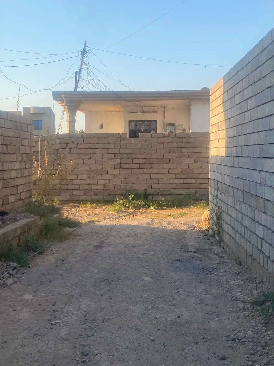 دار لبيع بيجي حي العصري العيث الساحه 423/15متكون من غرفه واستقبال ومنور ومطبخ وصحيات ستفسار خاص ***********
