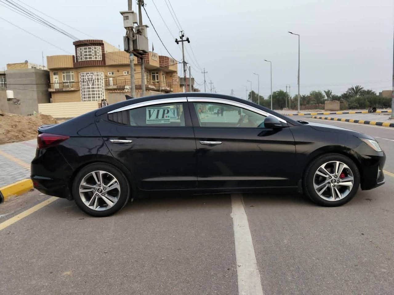 السلام عليكم النترا موديل 2020 وارد امريكي بيها بنيد مرجع نفسه كلها ليبل واحد رقم واسط دولي بأسمي تحويل مباشر سنوية للـ30 محرك 2000دوش محرك وكير مكفولات تبريد تدفئه شغال تخم تاير جديد حدادية امامي وخلفي جديد شاشه كامره حساسات تحكمات ستيرن وباقي المواصفات معروفه بالعراق بيها قطعتين صبغ فقط بدون فتح بدون معجون شرط السونار سياره حلوه وسعرها مناسب السعر 118 بيع فقط او مراوس للأستفسار اكثر (***********) العنوان ميسان
