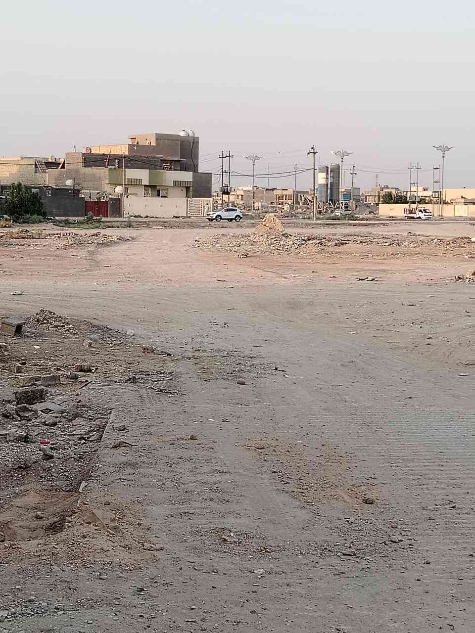 قطعه للبيع حي الفرات ١٥٠ متر طابو صرف
بيها رباط ارضي يتكون من ٢ غرفة نوم وصاله ومطبخ واستقبال متوفر فيها خدمات

قرب ساحه التشابيه والمدرسة العراقيه

بينها وبين العابرات ساحه خضراء
