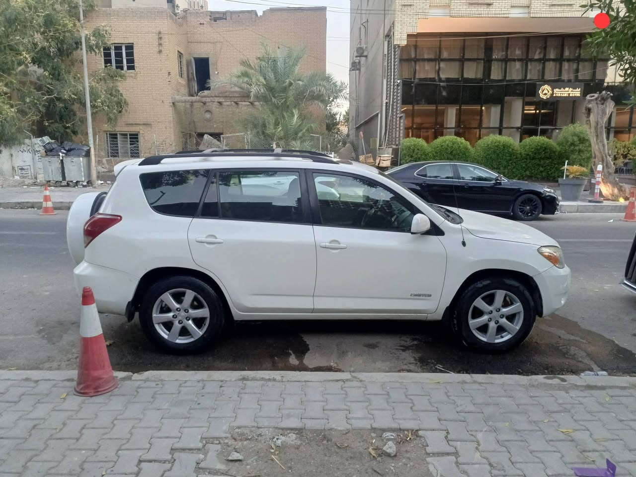 تيوتا راف فور موديل 8 مريكي محرك 6بلادي تبريد شغال رقم بغداد بسمي سياره صبغ عام بدون دواخل أسعر 90  مكاني بغداد ***********
