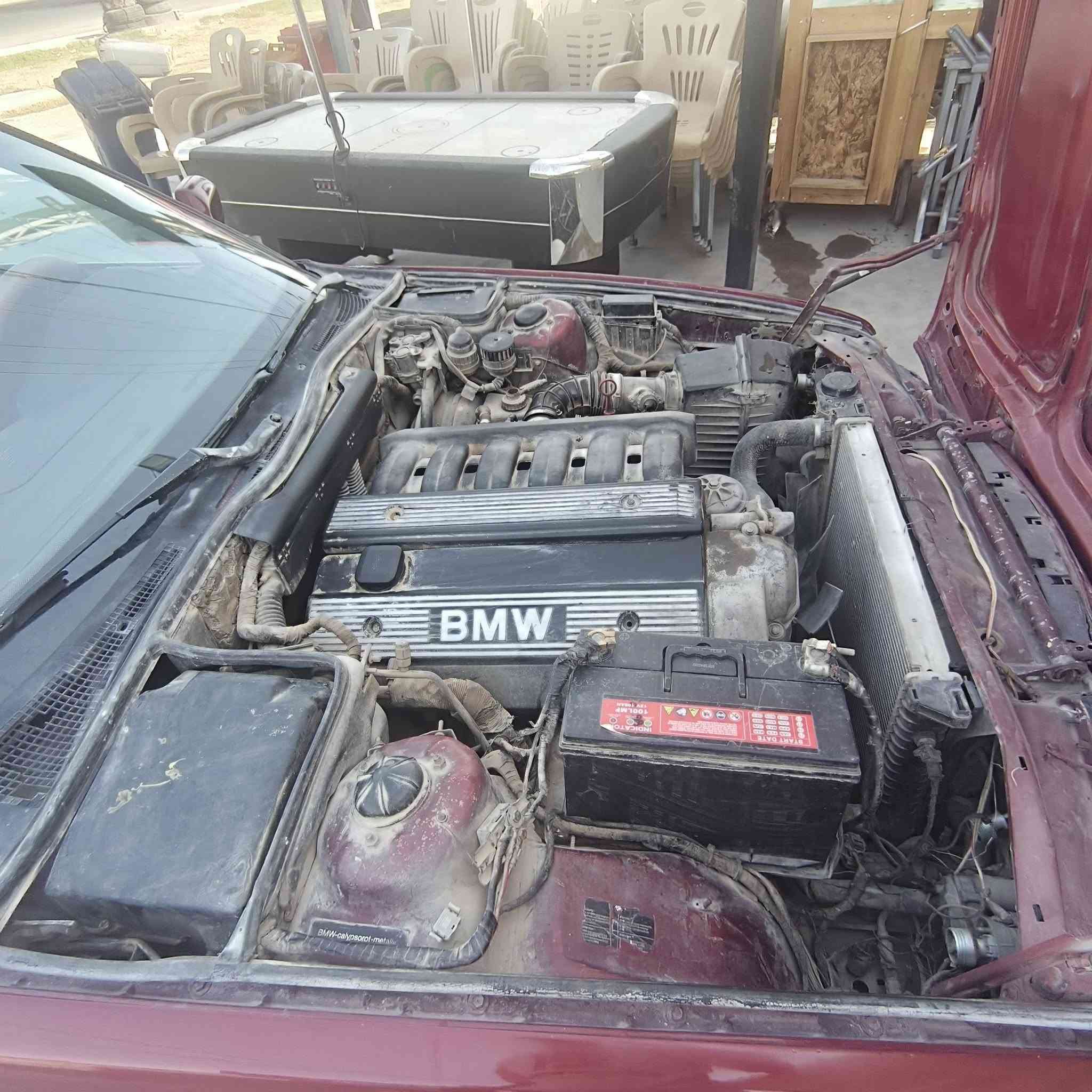 BMW موديل ٩١ أصل 
حجم 525 
 رقم إنكليزي  
سياره باسمي 
كير اوتماتيك كير جديد
مصبوغه عام 

مكينه بيها تبخير قليل
زوج تايرات جدد 
مروحه حماوه 535 
 سعر 47 وبيها مجال
***********
***********
