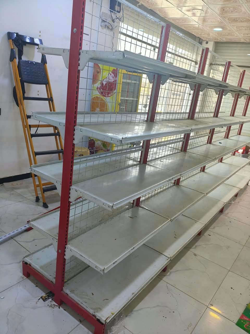 سلام عليكم مكاني بصره لزبير سفينه 5 متر نظيفه. ومرتبه وبراد جديد ونظيف ومداخل تصليح وتبريده يخبلل ولنظافه شوفتك عينكم وميزان كلهن للبيع / ***********
