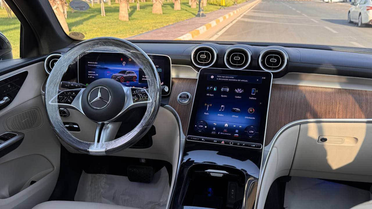 Mersedes Benz GLC 300
2024
 فول مواصفات 
ماشية ٦ ميل 
داخل ابيض
بانوراما 
4matic

بدون ضرر دواخل
بدون ضرر ايرباك

٢ قطعة صبغ

W1NKM4HB7RF174709

39500 $

أربيل
*********** واتساب
*********** أربيل, العراق
