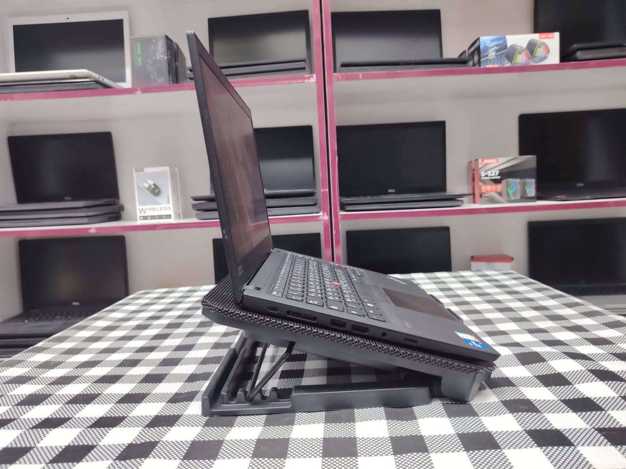 متوفر عدد 7 قطع
لابتوب Lenovo ThinkPad T14 G2

⚜️ المواصفات:
⚜️ المعالج: Core i5 — الجيل الحادي عشر — فئة G7
⚜️ الرام: 8 كيكا DDR4 — قابلة للتطوير
⚜️ الهارد: 256 كيكا SSD M.2 — قابل للتطوير
⚜️ كرت شاشة داخلي: Intel Iris Xe Graphics — 4 كيكا (ذاكرة مشتركة)
⚜️ حجم الشاشة: 14″ — دقّة FHD
🤍🤍🤍🤍🤍🤍🤍🤍🤍
🎁 الهدايا والملحقات:
• حقيبة لابتوب
• شاحن لابتوب
• ماوس
• ماوس باد
• تغليف احترافي (داخل كرتونة)

🛡️ الضمان والخدمات:
• فحص اللابتوب و مقارنة المواصفات و النضافة قبل الاستلام عند المندوب.
• ضمان أسبوع كامل بعد الاستلام.
• تنصيب ويندوز حسب الطلب مع جميع البرامج الأساسية و Office مثبتة.

🚚 التوصيل: التوصيل متوفر إلى جميع محافظات العراق

📞 للحجز أو الاستفسار (متوفر واتساب):
***********

📌 موقّعنا: بغداد الامين الثانية

💰 السعر: 350,000 دينار عراقي

