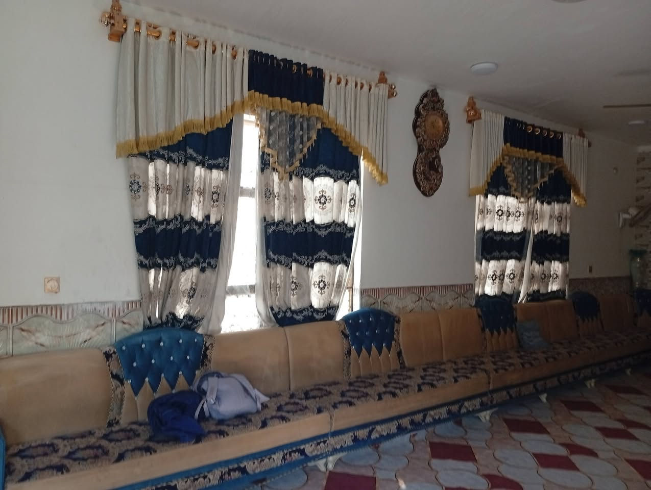 سلام عليكم بيت للبيع طابو زراعي مرقم بلدية شارع 15 ركن بناء  درجة اولى طابوك أساس والسكف صب مسلح بي غرفتين وصاله ومطبخ وستقبال وتخاريج المساحة 200 متر  وبي محلات ثنين مئجرات مكانه مقابل قريت الغدير عمود 270 السعر 80 استفسار اكثر ***********@
